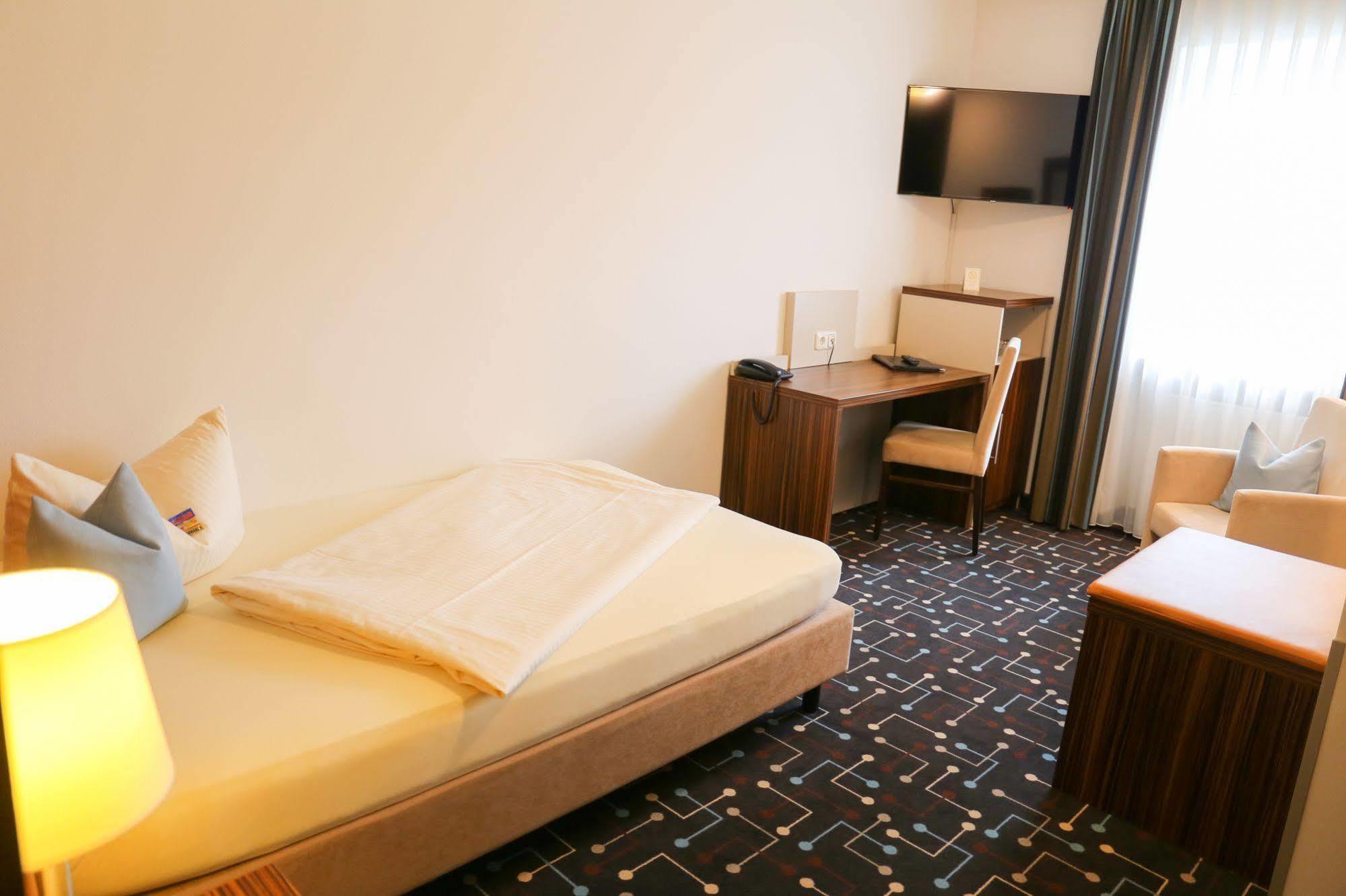 Hotel Koeniger Pliening Eksteriør billede