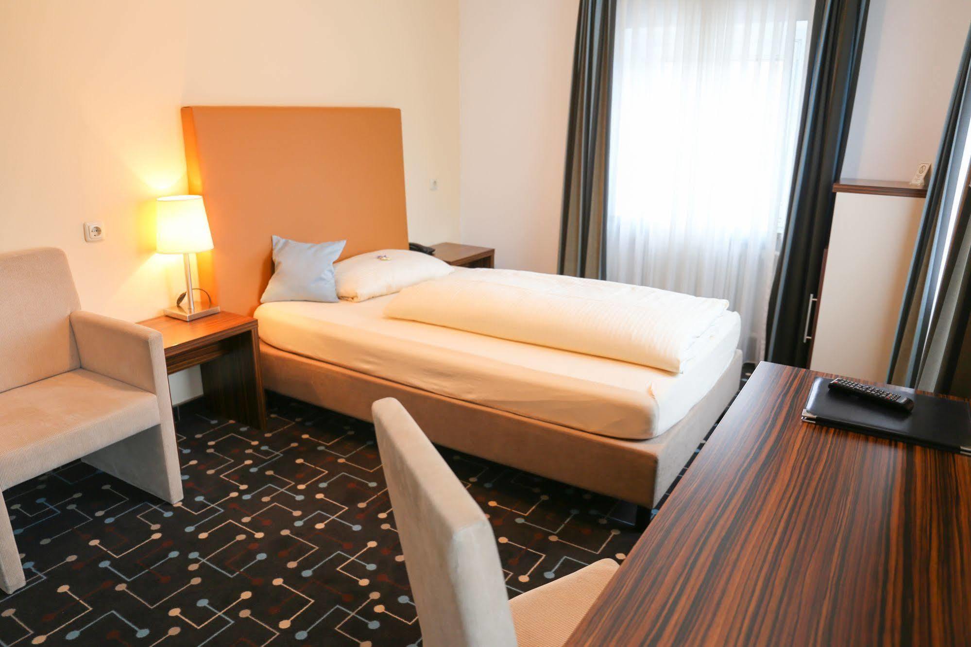 Hotel Koeniger Pliening Eksteriør billede